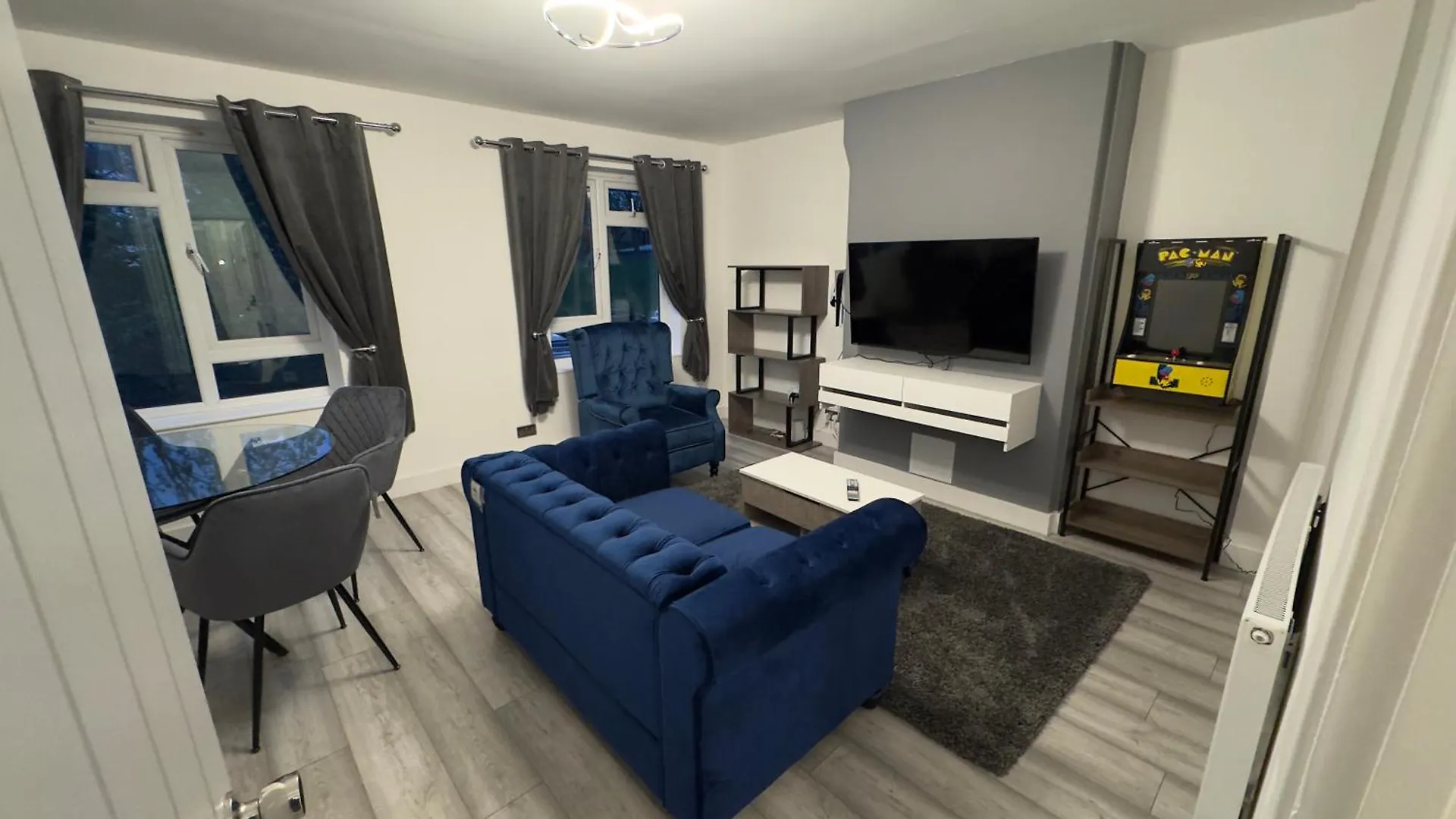 Stylish 2Br, Fast Wifi With Balcony Apartment London