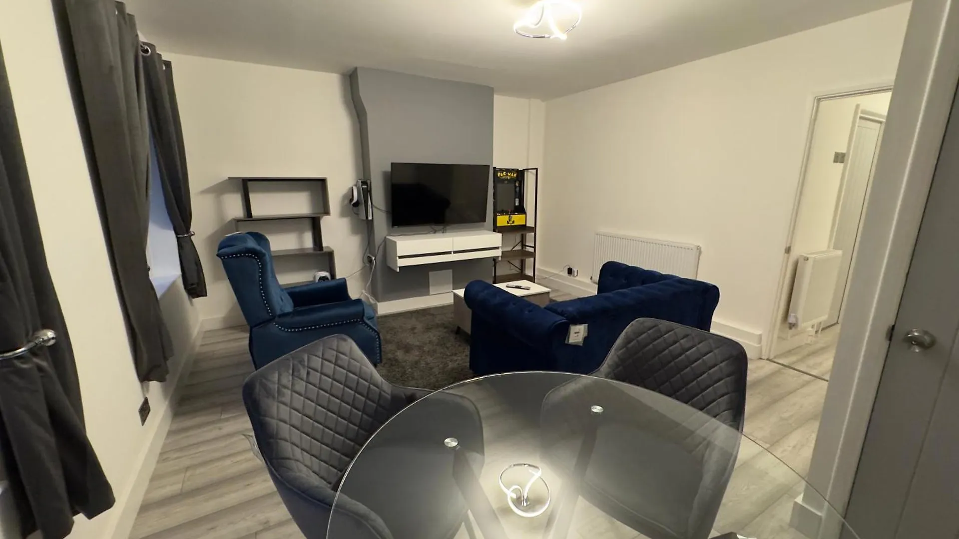Stylish 2Br, Fast Wifi With Balcony Apartment London