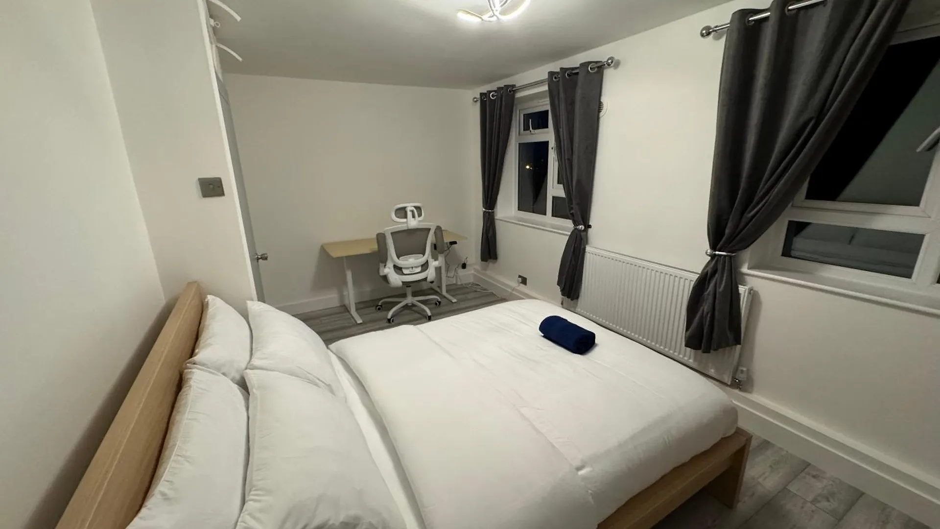 Stylish 2Br, Fast Wifi With Balcony Apartment London