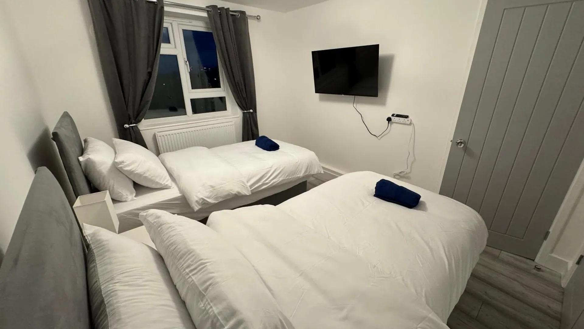 Stylish 2Br, Fast Wifi With Balcony Apartment London 0*,