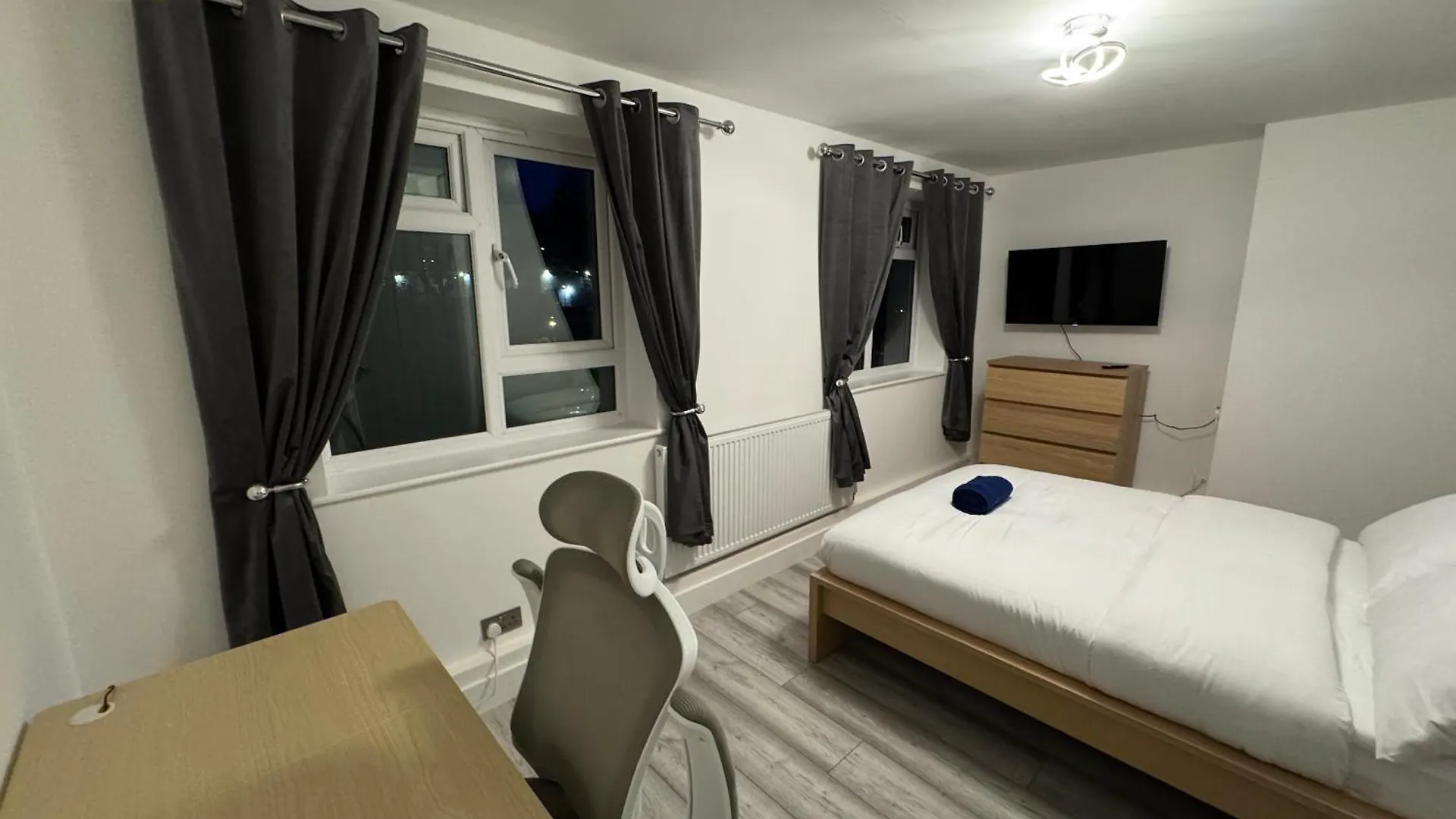 Stylish 2Br, Fast Wifi With Balcony Apartment London