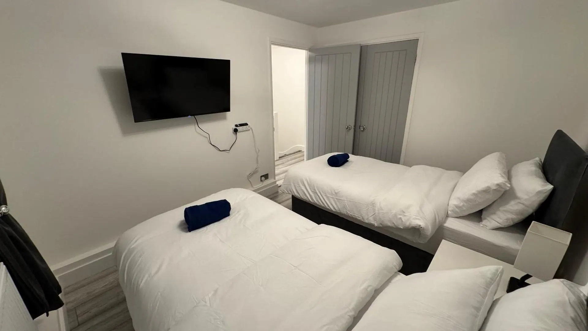 Stylish 2Br, Fast Wifi With Balcony Apartment London