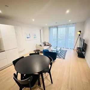Spacious Modern 1 Bed Apartment. London